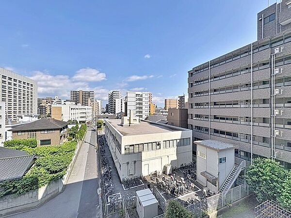 「眺望」心地よい風を感じながら、青空を眺め一息つくことのできる住空間です。