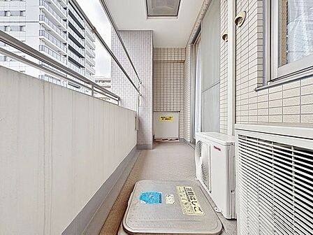 「バルコニー」バルコニーの出入りも考慮されており、通風や採光への気配りも兼ね備えております。