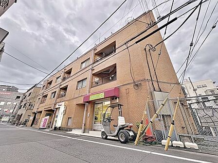 JR総武線・総武快速線「新小岩」駅まで徒歩5分の駅チカ立地です。2024年3月にフルリノベーションされた2階住戸です。
