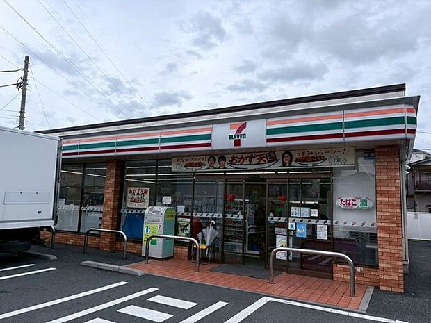 セブン-イレブン 足立青井5丁目店まで約221m