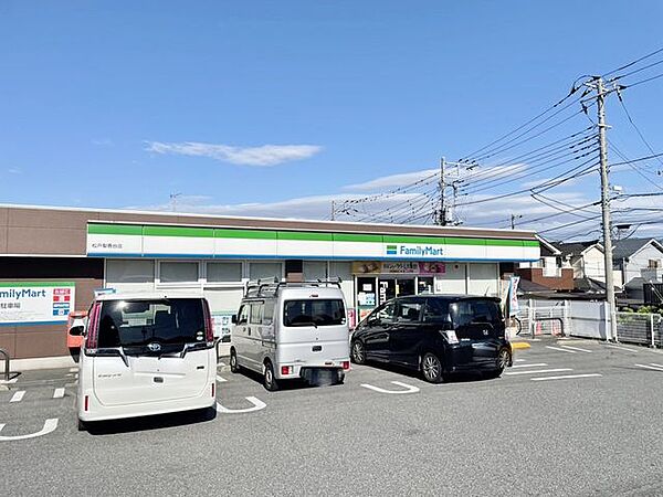 徒歩18分。ファミリーマート松戸梨香台店 1410m