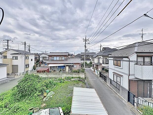 「眺望」穏やかな街並みを一望しながら、爽やかな風と柔らかく降り注ぐ陽光を感じて頂けます。