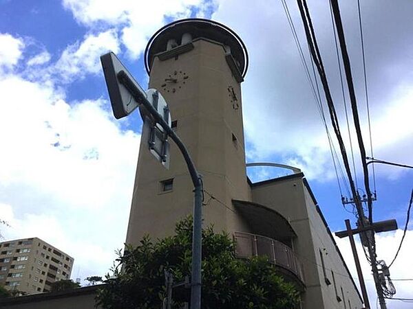 徒歩7分。台東区立上野小学校 490m