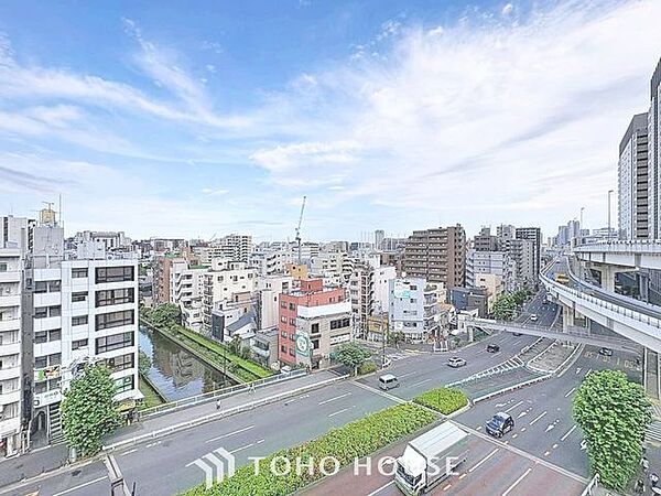 「眺望」穏やかな街並みを一望しながら、爽やかな風と柔らかく降り注ぐ陽光を感じて頂けます。