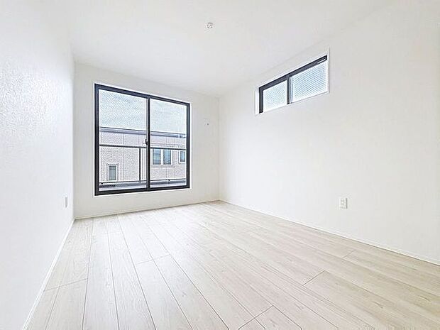 「2面採光の居室」居室に窓が2ヶ所あるので、明るさの確保と、風の通り道ができることで換気のしやすいお家になっています。