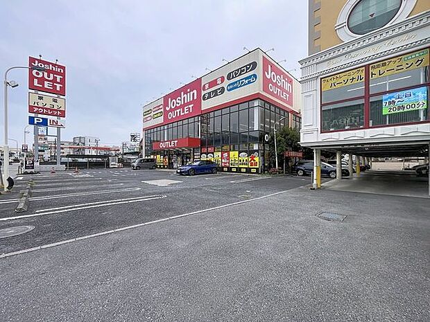 徒歩11分。ジョーシンアウトレット浦安店 820m