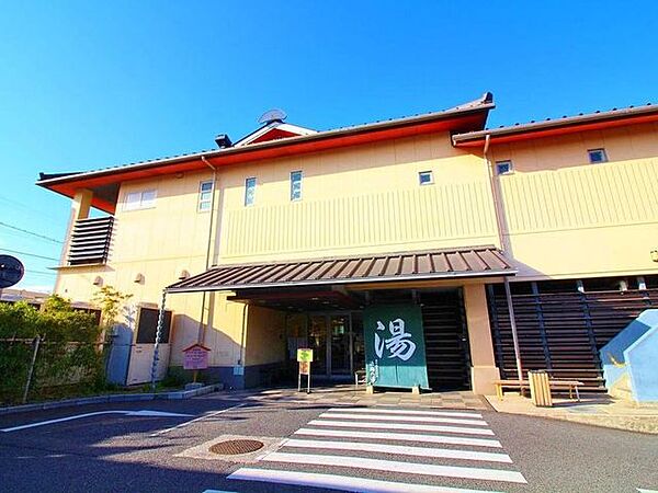楽天地天然温泉法典の湯 徒歩11分。 810m