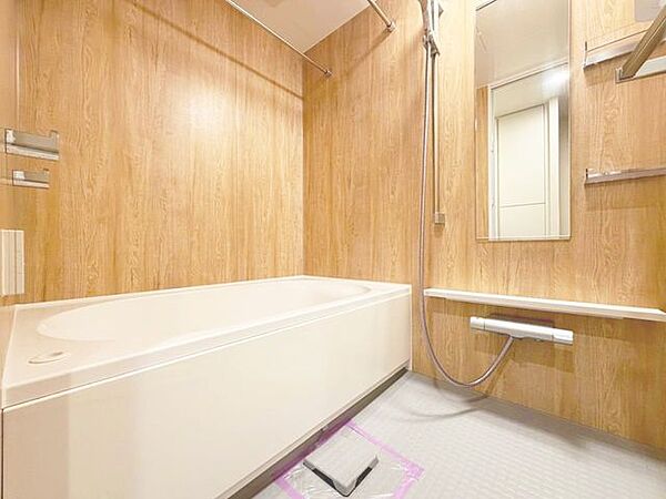「一日の疲れをリフレッシュ。快適バスルーム。」癒しの空間バスルームです。天気に左右されずに洗濯物を乾かせる、浴室乾燥機・オートバス機能付きです。