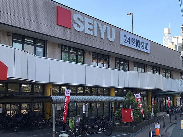 徒歩12分。西友北綾瀬店 900m