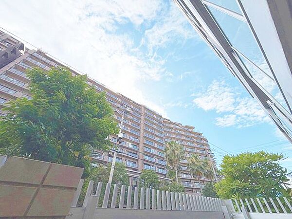 「眺望」穏やかな街並みを一望しながら、爽やかな風と柔らかく降り注ぐ陽光を感じて頂けます。