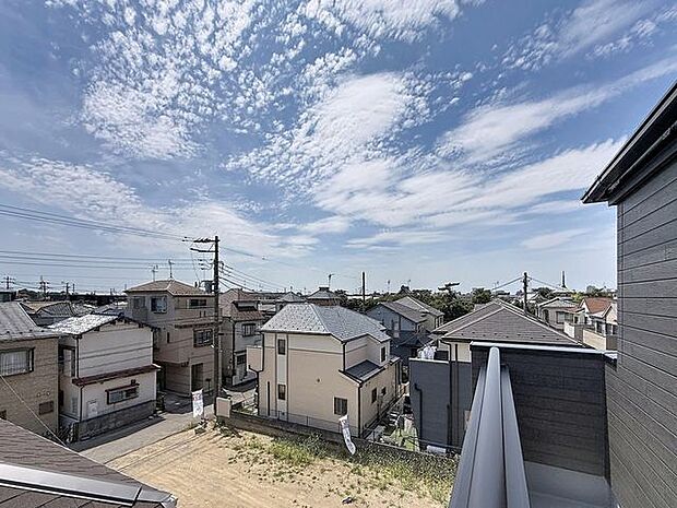 「眺望」穏やかな街並みを一望しながら、爽やかな風と柔らかく降り注ぐ陽光を感じて頂けます。