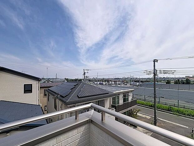 「眺望」穏やかな街並みを一望しながら、爽やかな風と柔らかく降り注ぐ陽光を感じて頂けます。