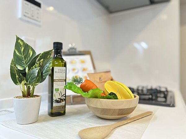「家事時短の叶うキッチン◎」効率よくお料理ができる3口コンロ・食洗機・出し入れしやすいスライド収納を完備したシステムキッチン。確かな機能性を実感頂けます。