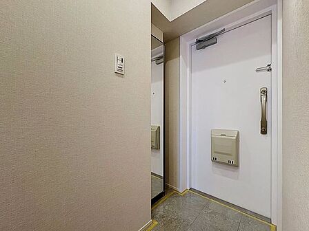 「玄関」家の中でお客様を迎える最初の場所である玄関。豊富な玄関収納で、常に綺麗に保つことが出来ます。