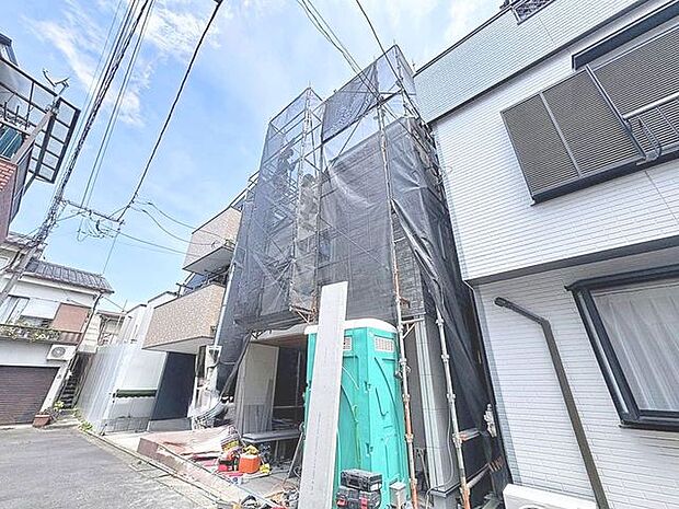 「外観」17帖のLDK、豊富な収納、生活を彩る設備など、プラスワンのポイントが詰まった邸宅です。