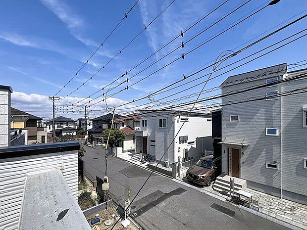 「眺望」穏やかな街並みを一望しながら、爽やかな風と柔らかく降り注ぐ陽光を感じて頂けます。
