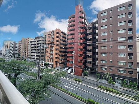 「眺望」穏やかな街並みを一望しながら、爽やかな風と柔らかく降り注ぐ陽光を感じて頂けます。