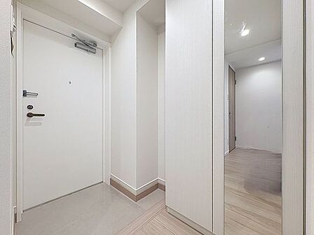 「玄関」家の中でお客様を迎える最初の場所である玄関。豊富な玄関収納で、常に綺麗に保つことが出来ます。