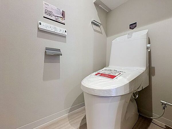 「リフォーム済・トイレ」トイレ関係の設備も一新されています。もちろん温水洗浄機能付き便座です。