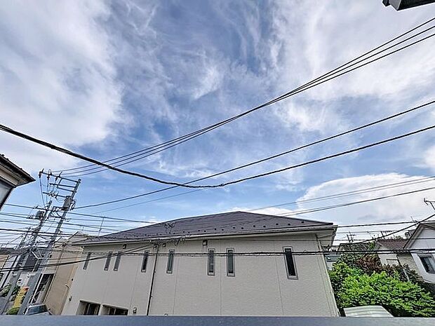 「眺望」穏やかな街並みを一望しながら、爽やかな風と柔らかく降り注ぐ陽光を感じて頂けます。