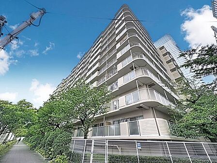 「心地良く暮らしを彩る充実のライフスタイルを」歩いていける距離に、教育施設やお買い物施設が揃う街並み。