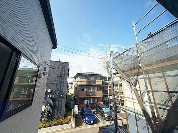 「眺望」穏やかな街並みを一望しながら、爽やかな風と柔らかく降り注ぐ陽光を感じて頂けます。