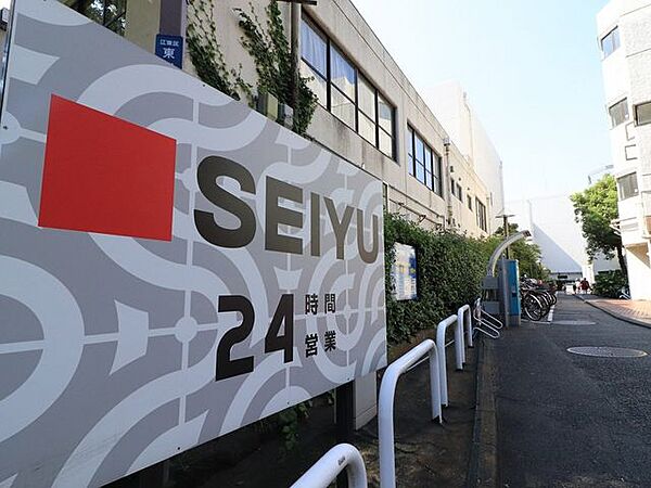 徒歩1分。西友東陽町店  70m