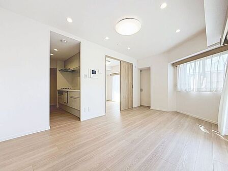 「寛ぎの空間・12.4帖リビング」毎日過ごす場所だからこそ、飽きのこないデザインが大事。本当に欲しい「寛げる空間」を実感して頂けます。