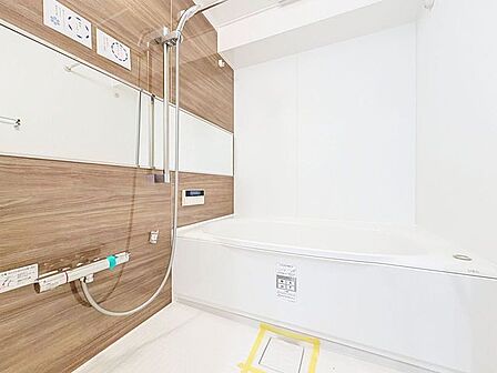 「一日の疲れをリフレッシュ。快適バスルーム。」癒しの空間バスルームです。天気に左右されずに洗濯物を乾かせる、浴室乾燥機・オートバス機能付きです。