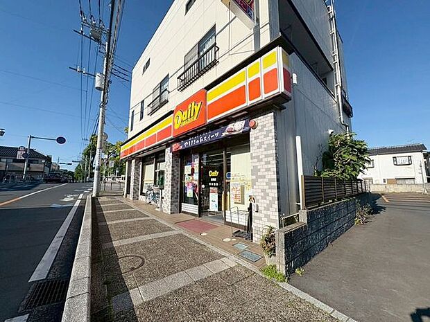 徒歩8分。デイリーヤマザキ真間店 630m