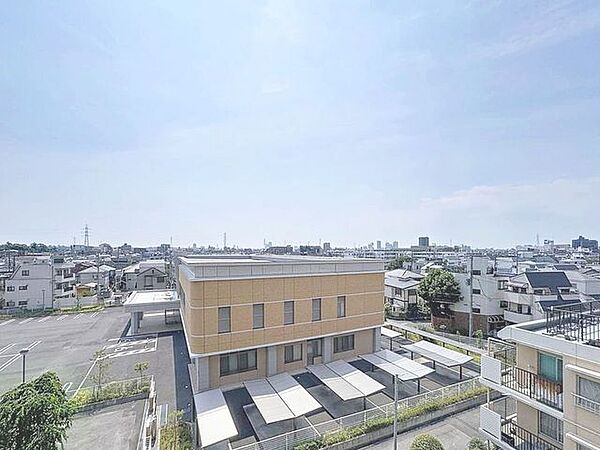 「眺望」穏やかな街並みを一望しながら、爽やかな風と柔らかく降り注ぐ陽光を感じて頂けます。