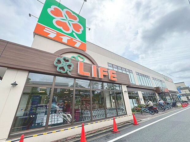 徒歩8分。ライフ葛飾鎌倉店 610m