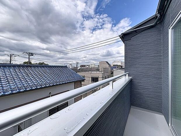 「眺望」穏やかな街並みを一望しながら、爽やかな風と柔らかく降り注ぐ陽光を感じて頂けます。