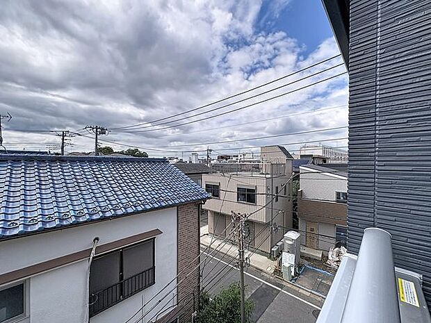 「眺望」穏やかな街並みを一望しながら、爽やかな風と柔らかく降り注ぐ陽光を感じて頂けます。