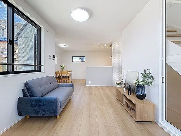 「リビングダイニング」一日の中で多くの時間を過ごすことになる住まいだからこそ、いつも穏やかな空間であるように心掛け、「落ち着き」と「安らぎ」と「快適」を実現してくれます。
