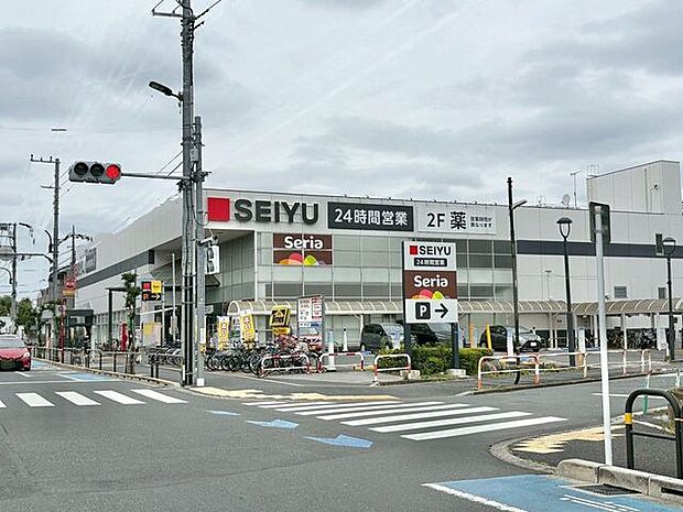 徒歩12分。西友 加賀鹿浜店 920m