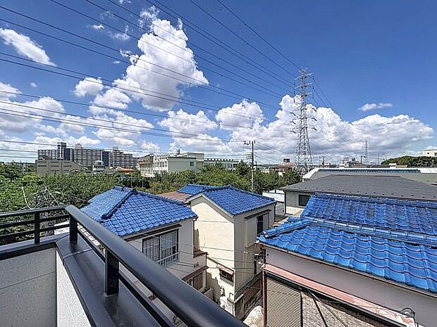 「眺望」穏やかな街並みを一望しながら、爽やかな風と柔らかく降り注ぐ陽光を感じて頂けます。