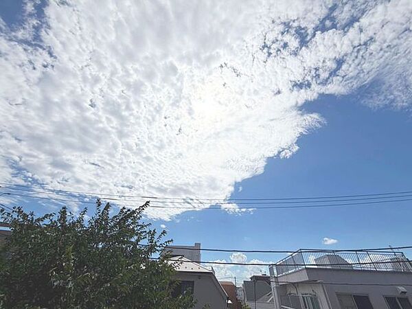 「眺望」穏やかな街並みを一望しながら、爽やかな風と柔らかく降り注ぐ陽光を感じて頂けます。