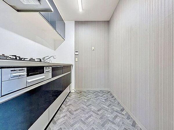 「独立キッチン」独立キッチンは人目に付きませんので、急な来客時等も対応しやすいことがメリットの一つです。
