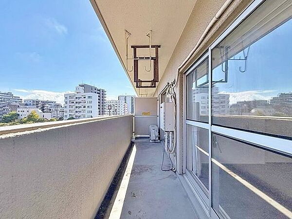 「バルコニー」大きな空に囲まれた気持ちのいい住まい。バルコニーを覗くだけで圧倒的な開放感に包まれます。