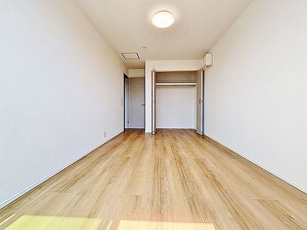 「収納完備」居室には収納スペースを完備し、自由度の高い家具の配置が叶うシンプルな空間です。