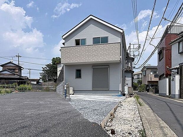 「~2階建て4LDK~」17帖超えのLDK、豊富な収納、生活を彩る設備など、プラスワンのポイントが詰まった邸宅です。