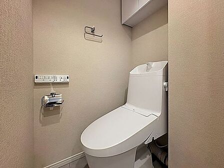 「リフォーム済・トイレ」トイレ関係の設備も一新されています。もちろん温水洗浄機能付き便座です。