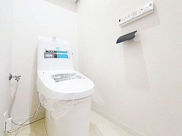 「リフォーム済・トイレ」トイレ関係の設備も一新されています。もちろん温水洗浄機能付き便座です。