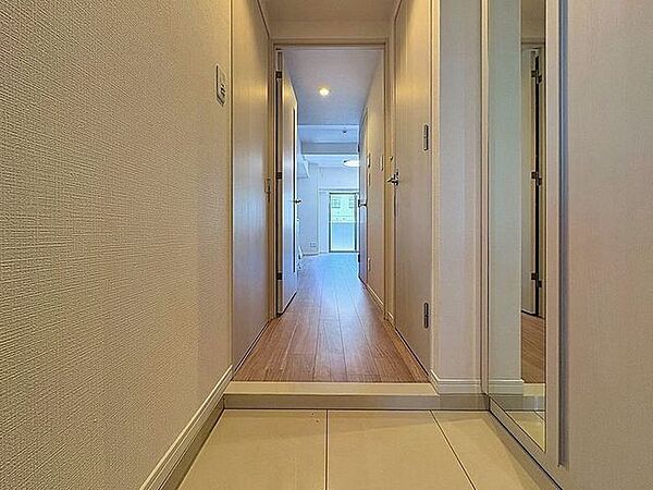 「玄関」家の中でお客様を迎える最初の場所である玄関。豊富な玄関収納で、常に綺麗に保つことが出来ます。