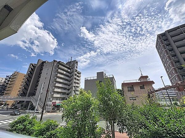 「眺望」心地よい風を感じながら、青空を眺め一息つくことのできる住空間です。