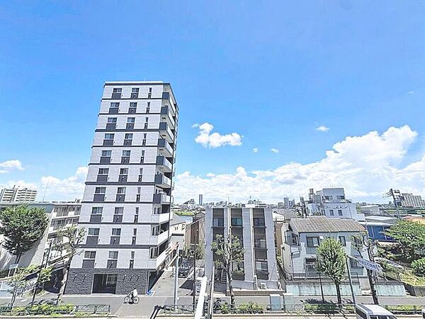 「眺望」心地よい風を感じながら、青空を眺め一息つくことのできる住空間です。
