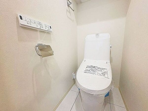 「リフォーム済・トイレ」トイレ関係の設備も一新されています。もちろん温水洗浄機能付き便座です。