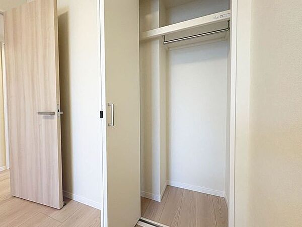 「収納」全ての居室にクローゼットを完備しております。