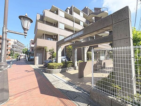 「マンション玄関」